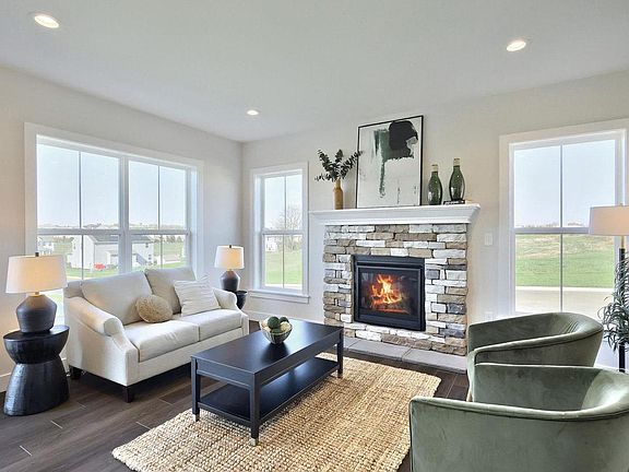 3rd image of 34 Canterbury Ln