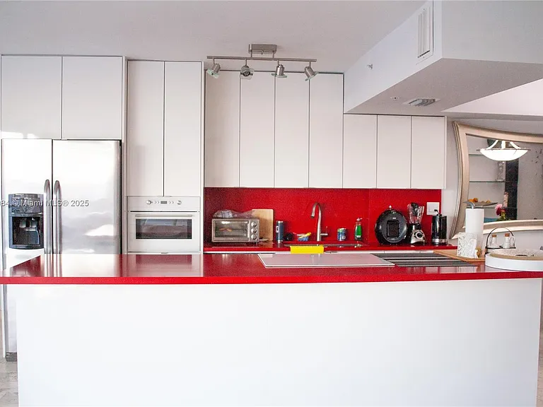 6301 Collins Ave #807 — Photo 35