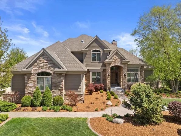 6140 S Conservancy DRIVE, New Berlin, WI 53151