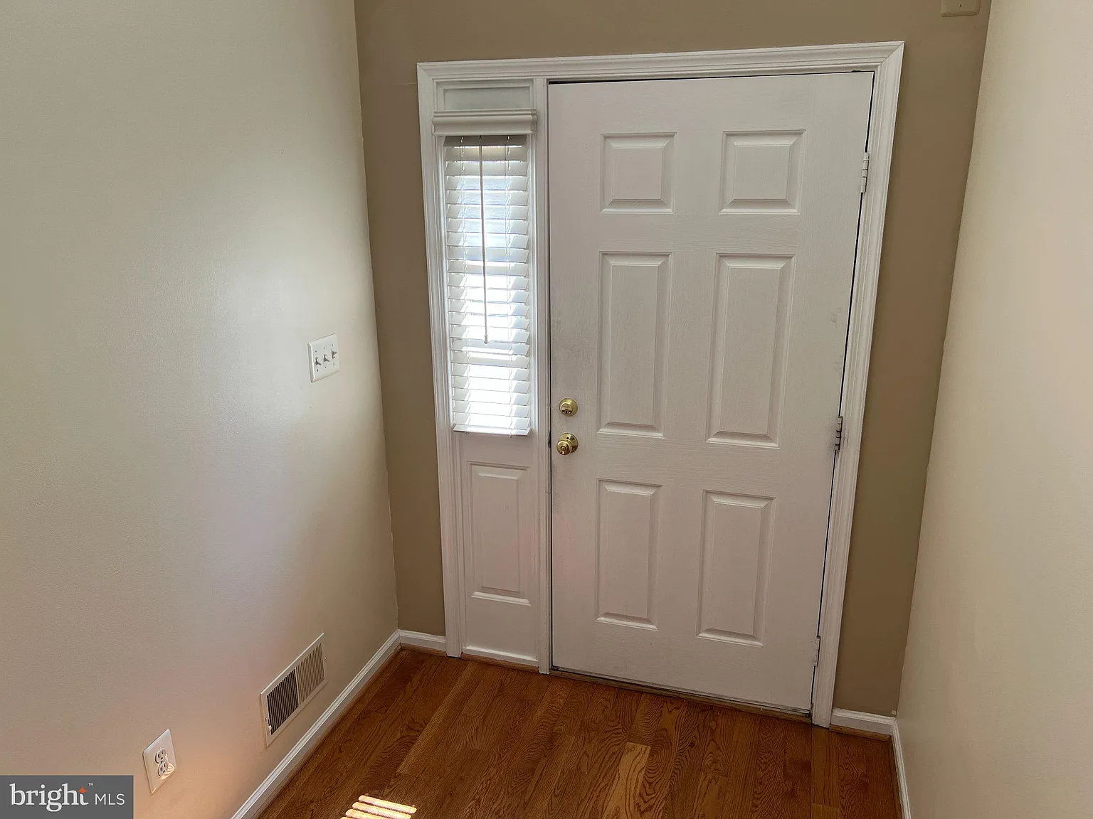 3 bed, 2.5 bath, 2270 sqft, $3,850 — Photo 4