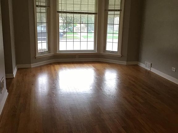 4th image of 3509 N Whipple St #1