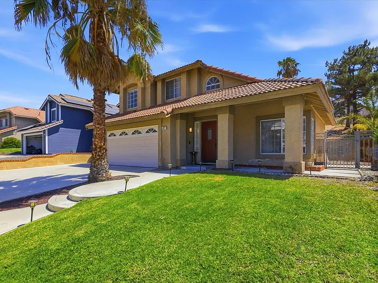 421 Yellowstone Cir — Photo 5
