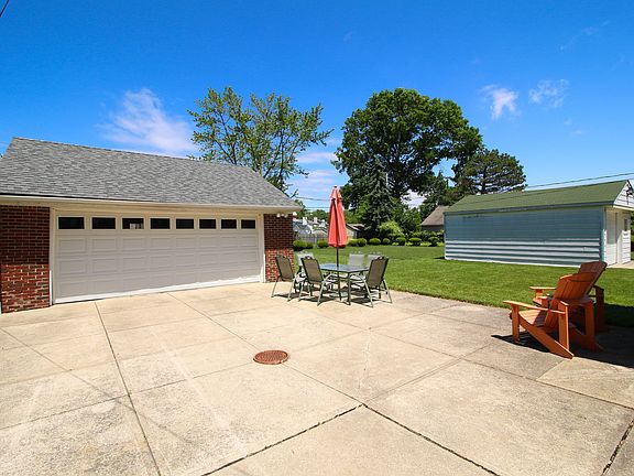 5th image of 28619 Gilchrist Dr