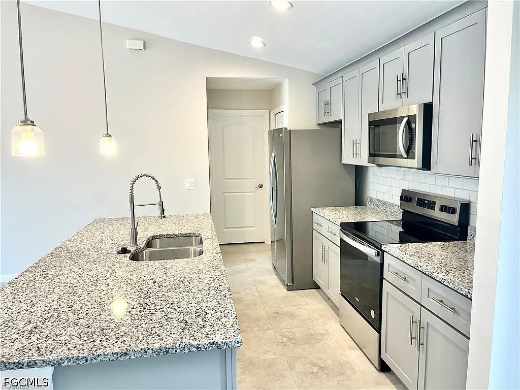 4 bed, 2.0 bath, 1565 sqft, $1,850 — Photo 2