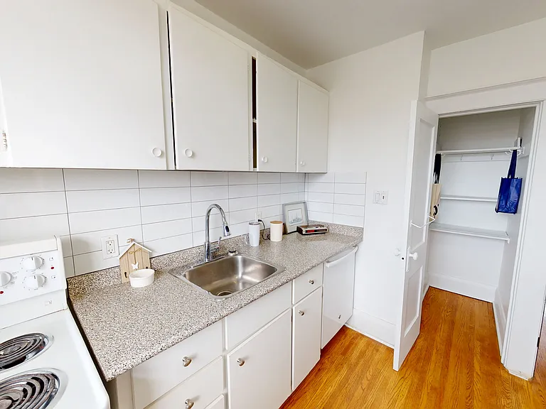275 Oakwood Ave — Photo 8