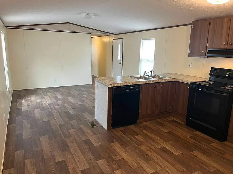 3 bed, 2.0 bath, $1,100 — Photo 2