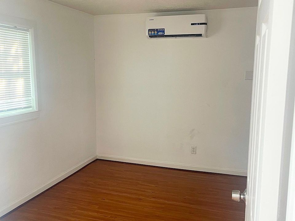 2nd image of 4130 Paladino St
