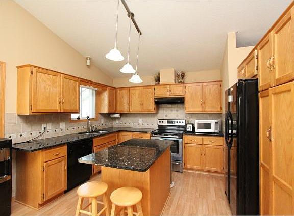 4th image of 10995 Tyler St NE