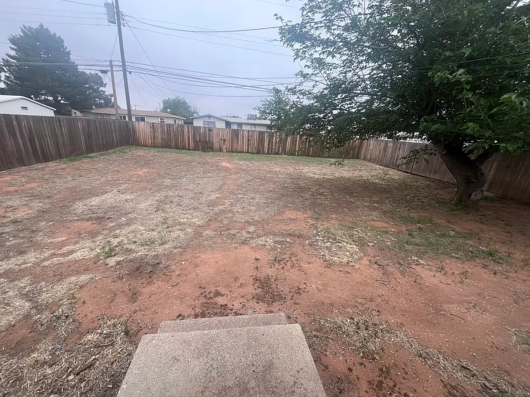 2409 Beechwood St — Photo 14