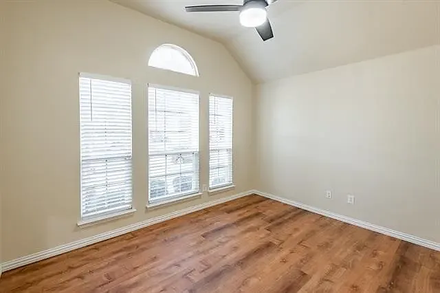 901 Witherby Ln — Photo 18