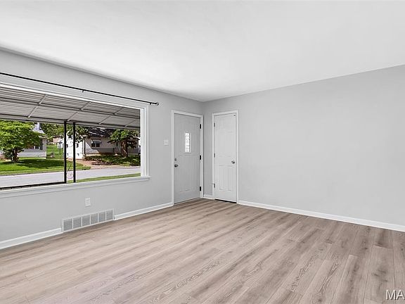 5th image of 9542 Theodosia Ave