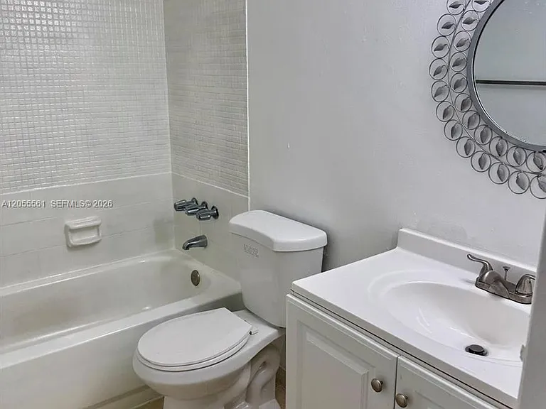 498 NW 165th Street Rd #D405 — Photo 9