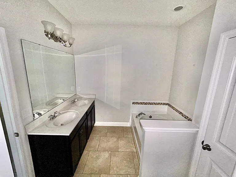 5365 Oakbourne Ave — Photo 3