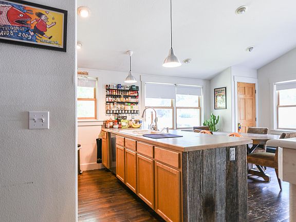4th image of 215 Aspen Dr