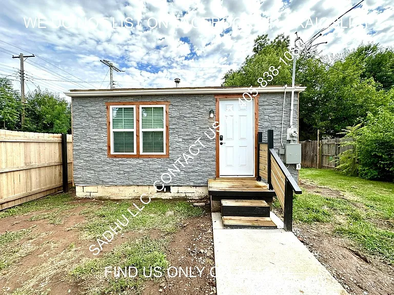 2116 NW 11th St #1/2 — Photo 3