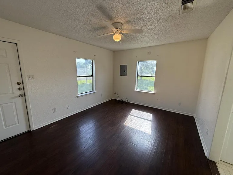 106 E Washington Ave — Photo 7