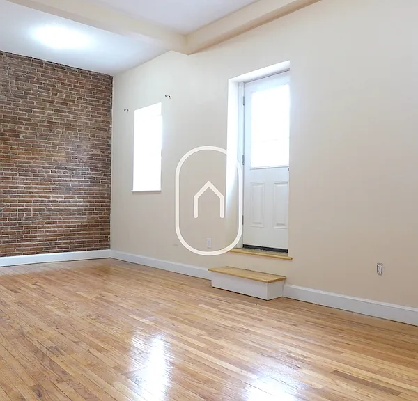 672 Massachusetts Ave — Photo 3