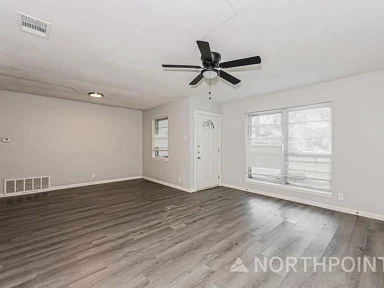 2814 Sequoia Ln — Photo 5