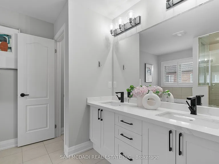 573 Settlers Rd W — Photo 24