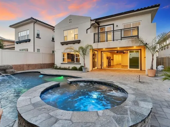 9056 W Bluff Pl, Santee, CA 92071