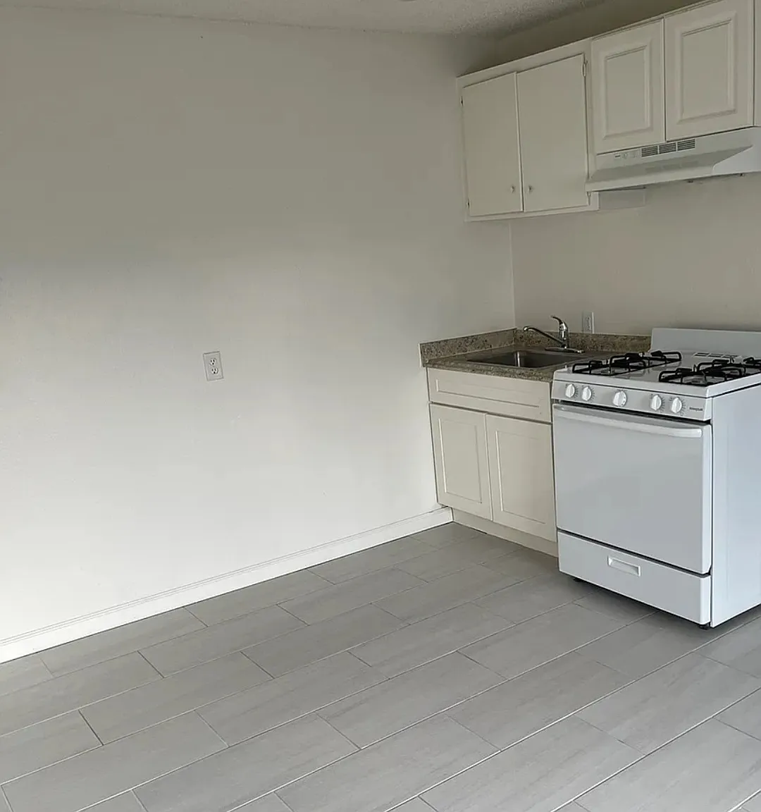 108 Center St — Photo 2