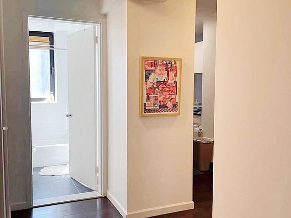 4th image of 250 E 40th St APT 25A