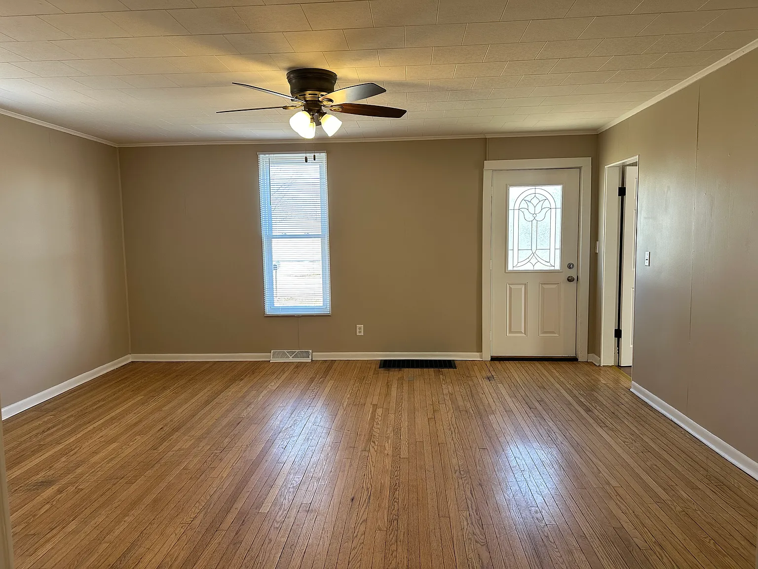 2 bed, 1000 sqft, $1,100 — Photo 3