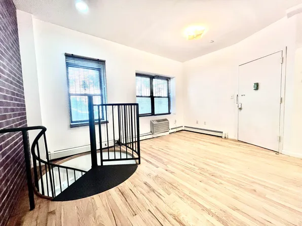 260 Devoe Street image 2 of 8