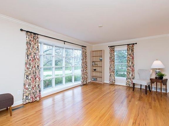 5th image of 2918 Baylis Dr