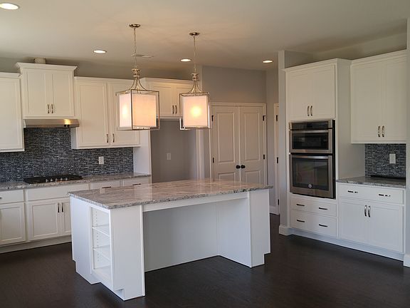 4th image of 504 Hillview Ln
