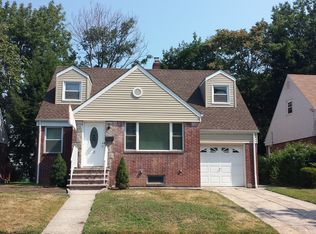 25 Walnut St, Teaneck, NJ 07666