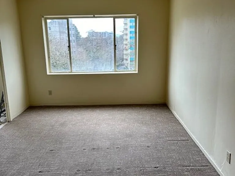 Eugene Manor Apartments — Photo 39