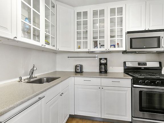 4th image of 492 Henry St APT 2B