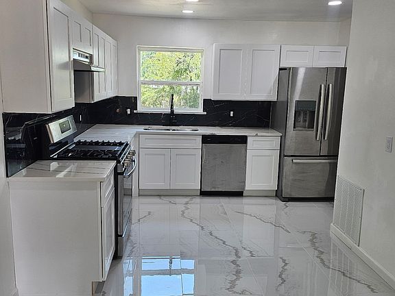 5th image of 10816 Mandalay Dr
