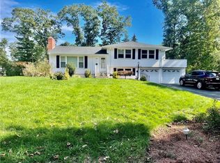 15 Hillcrest Ave, Smithfield, RI 02828