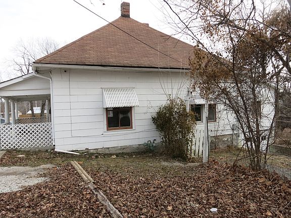 2nd image of 2206 Central St