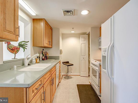 5th image of 900 N Taylor St #1411/27