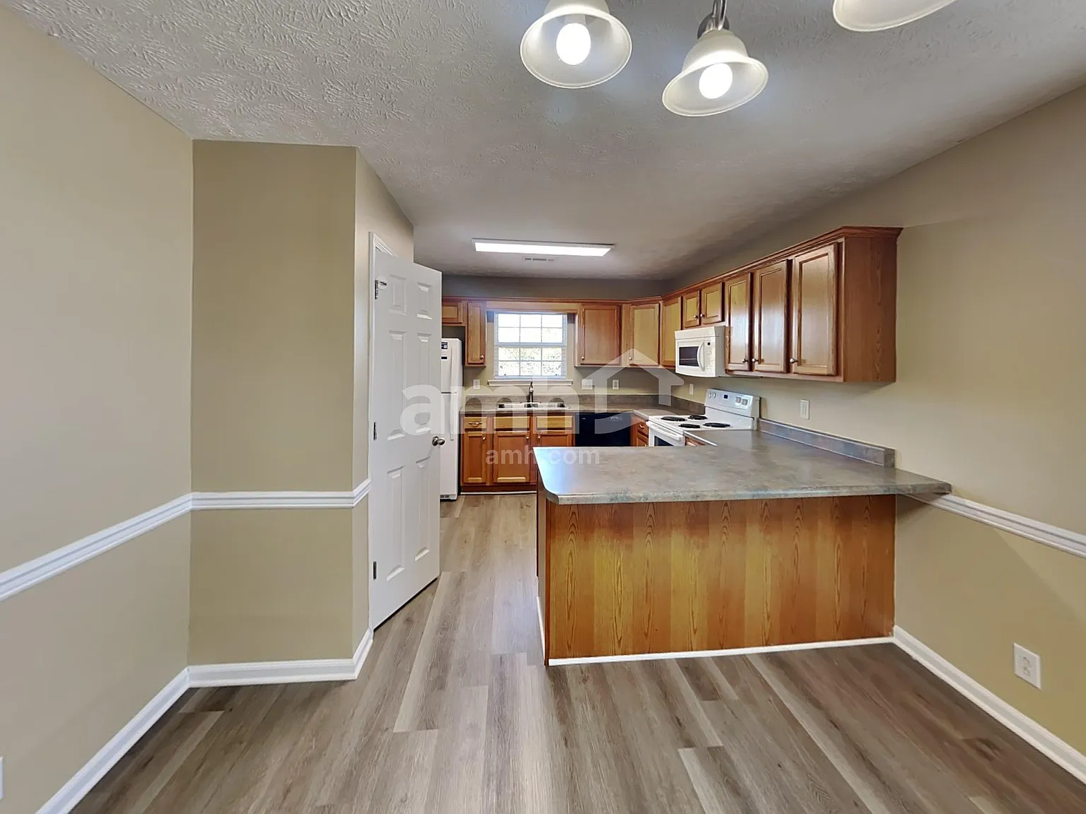 3 bed, 2.5 bath, 1936 sqft, $2,260 — Photo 4
