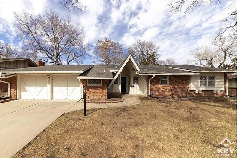 1143 Patricia St