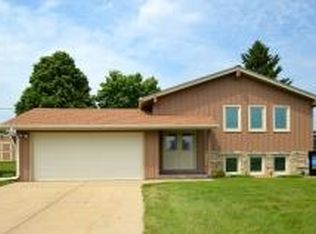 W194 Allen Rd, Oconomowoc, WI 53066
