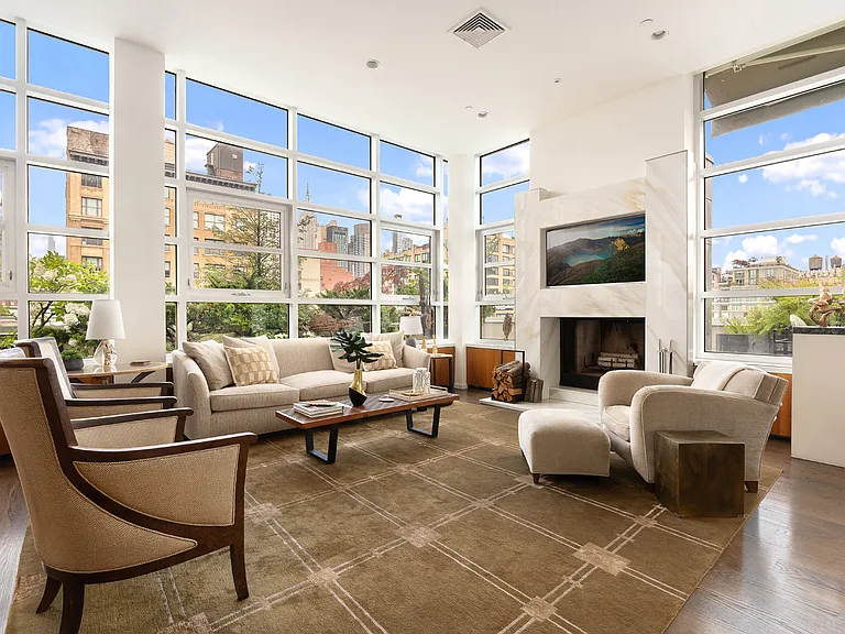 211 W 18th St #PENTHOUSE — Photo 1