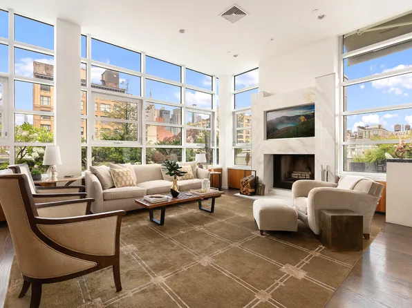 211 West 18th Street image 1 of 19