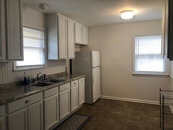 5th image of 611 Leland St