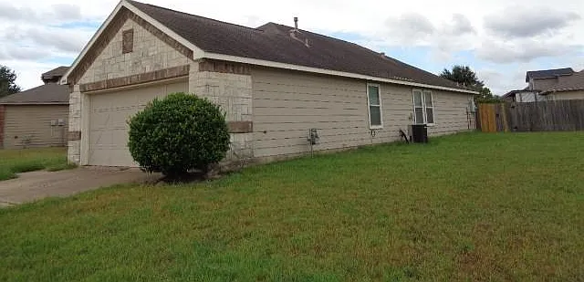 4 bed, 2.5 bath, 1795 sqft, $1,900 — Photo 3