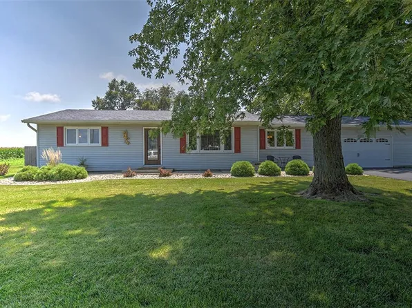 616 Hermanson Dr, Moweaqua, IL 62550