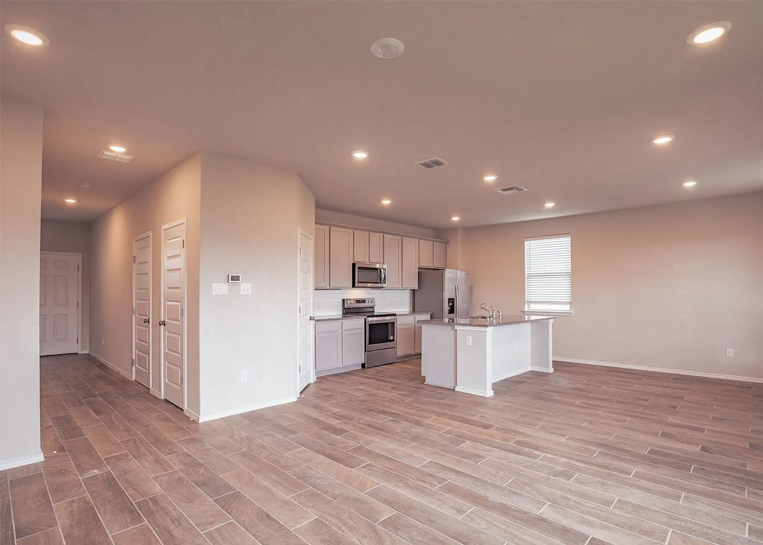 All Appliances Included! — Photo 4