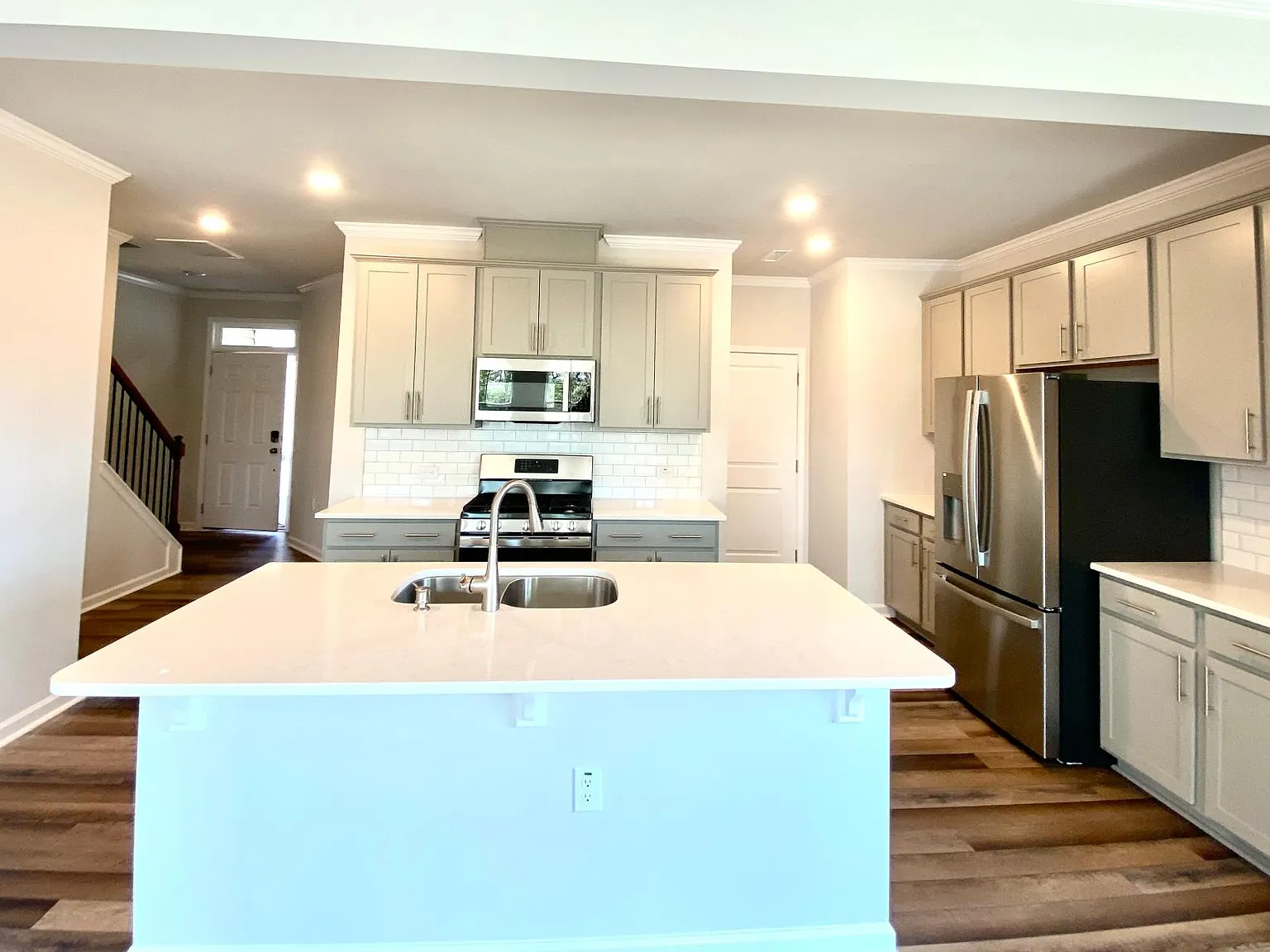 3 bed, 2.5 bath, 2000 sqft, $2,195 — Photo 3
