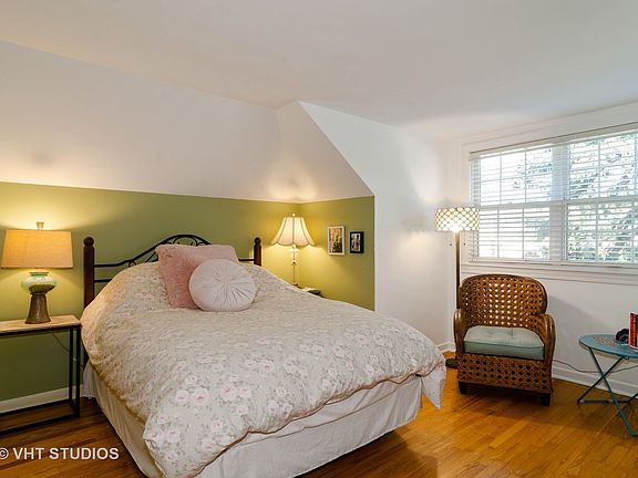 5th image of 3701 N Shore Ave