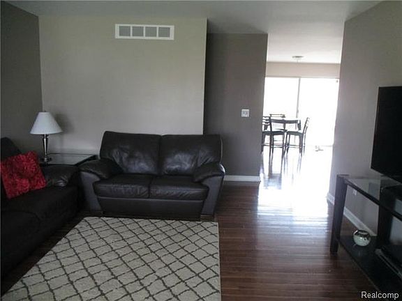 3rd image of 15810 Jonas Ave