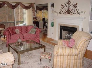 52 Ledgewood Dr, Brookfield, CT 06804